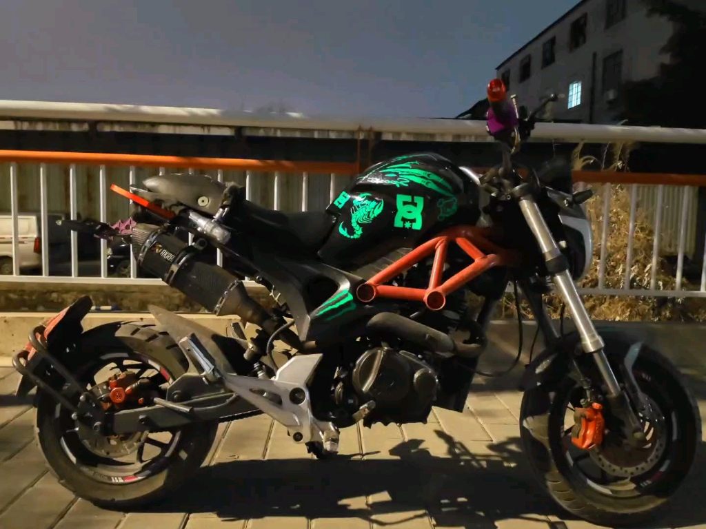 小怪兽单缸150,发动机宝雕出品力帆代工.