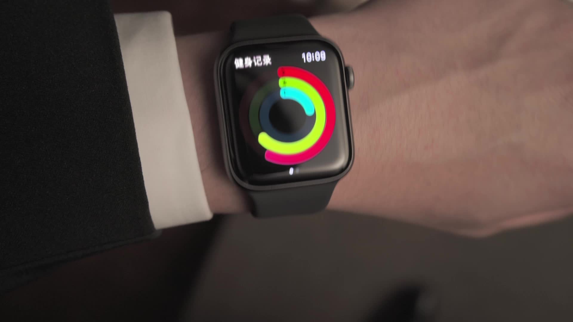 苹果 中国大陆(简体中文)Apple Watch  动起来,圆环满起来  黎志华  Apple哔哩哔哩bilibili