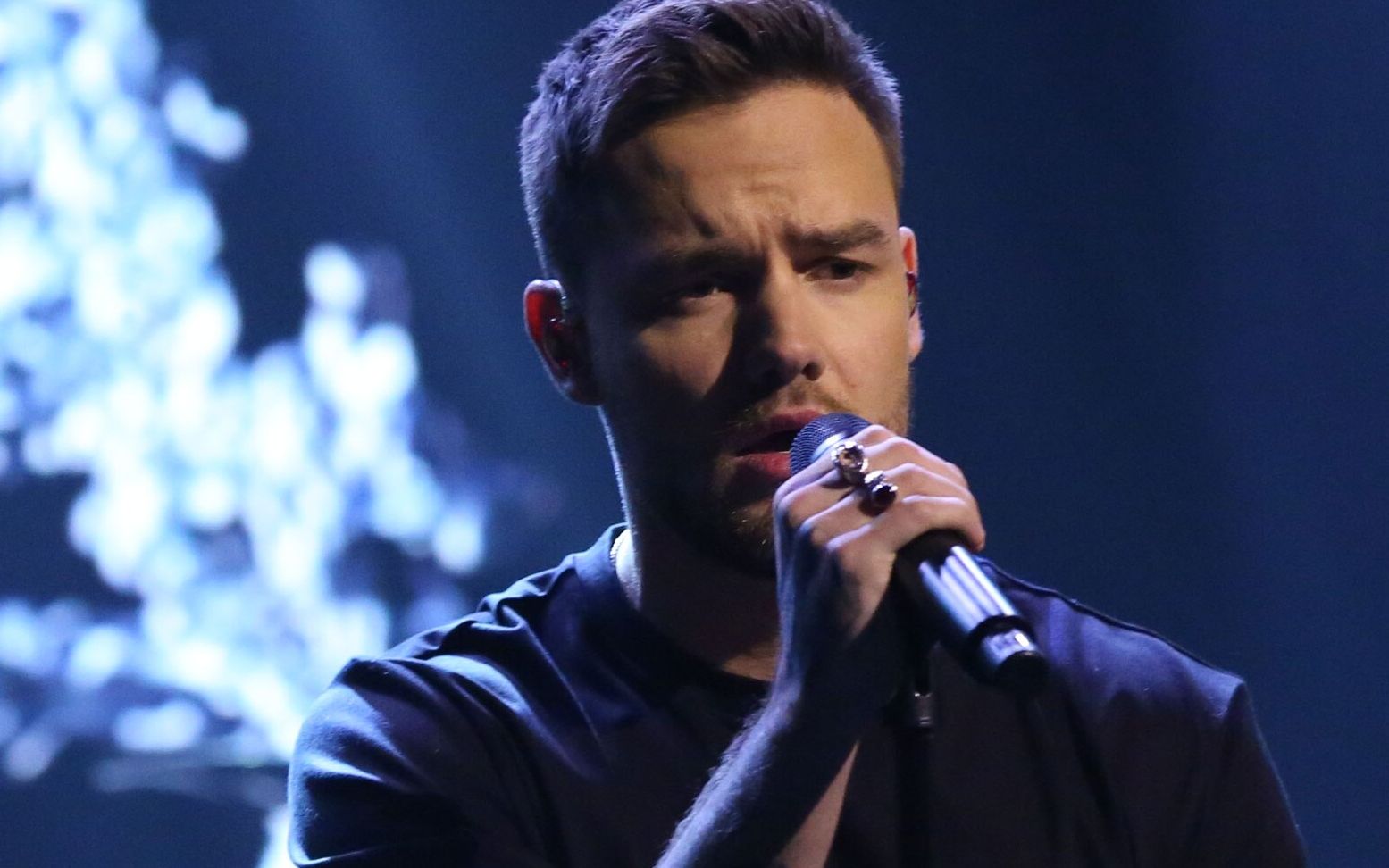 【肥伦秀】莉莉liam payne新单《live forever》美国电视首演现场