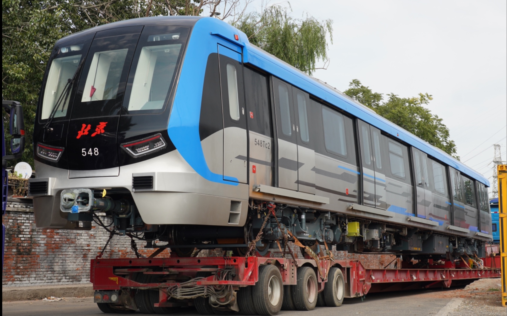 北京地铁17号线新车入库!百公里时速的南北大动脉_哔哩哔哩_bilibili