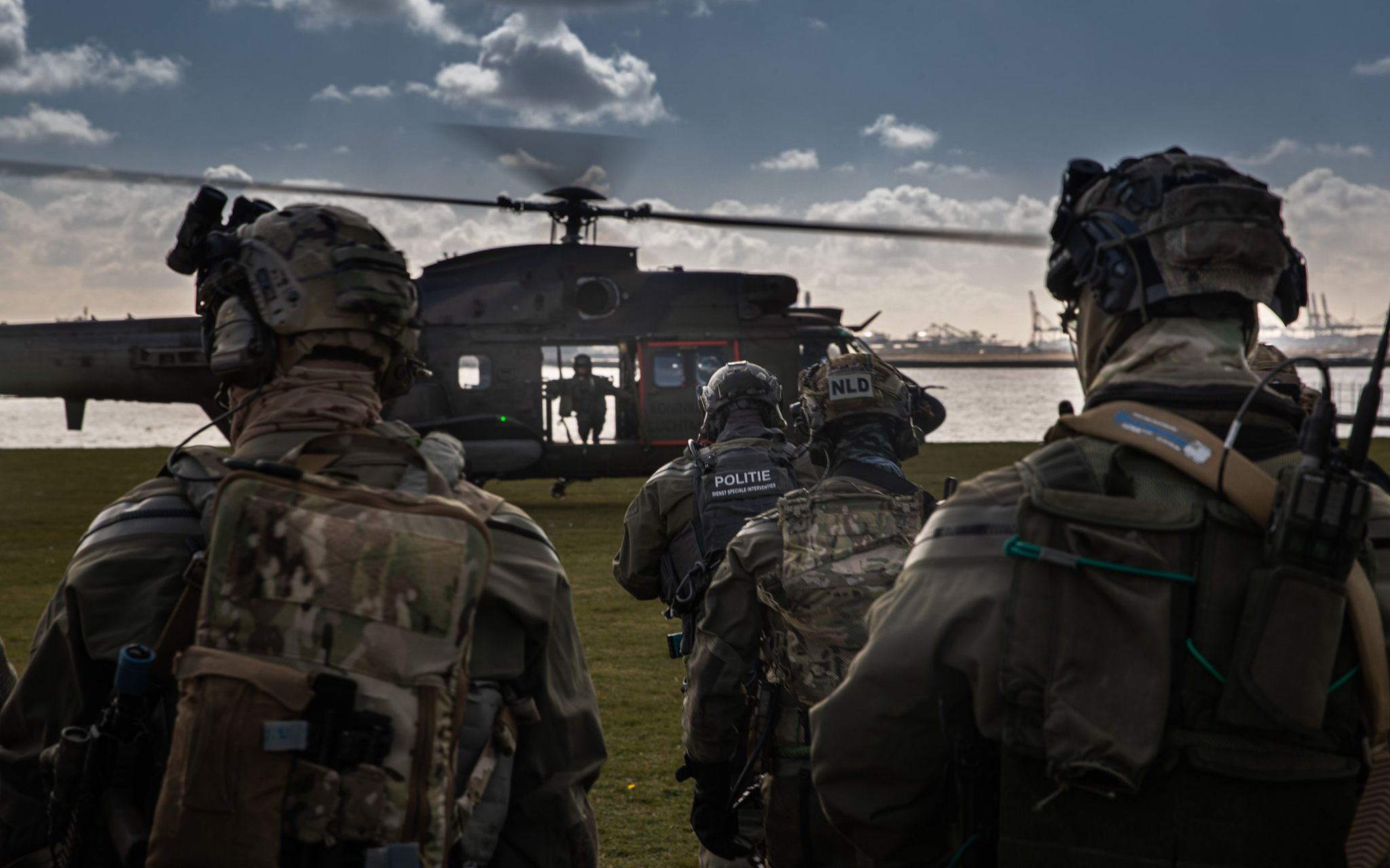 荷兰特种部队与执法部门port defender 2021联合演习