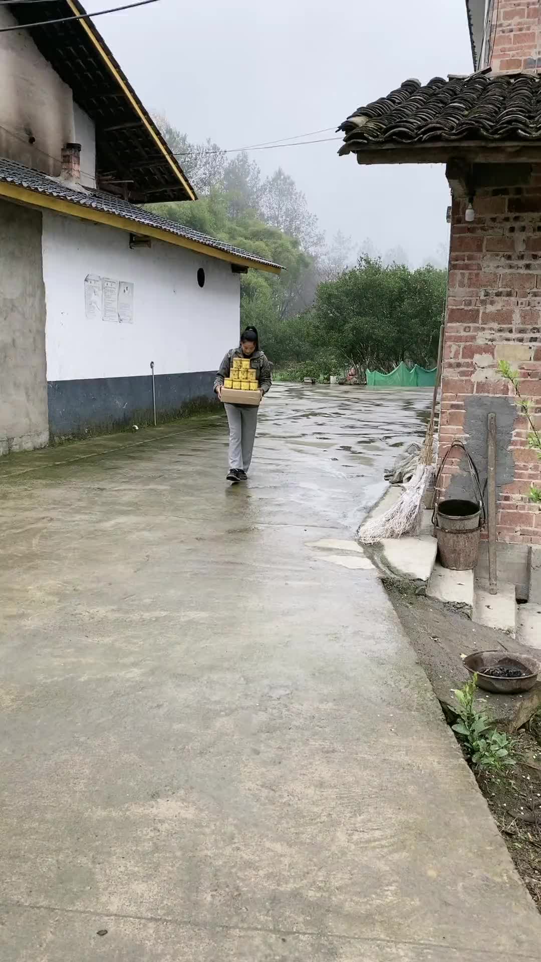 一个90后农村妹我鼓起勇气去摆摊卖货和学习短视频不怕别人笑话