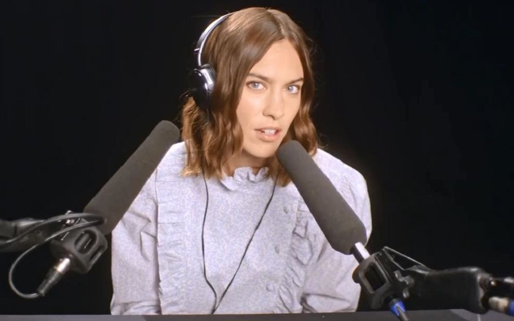 【Alexa ChungⷮŠ钟小姐】“恐声症”钟小姐探索最不性感的吃播助眠哔哩哔哩bilibili