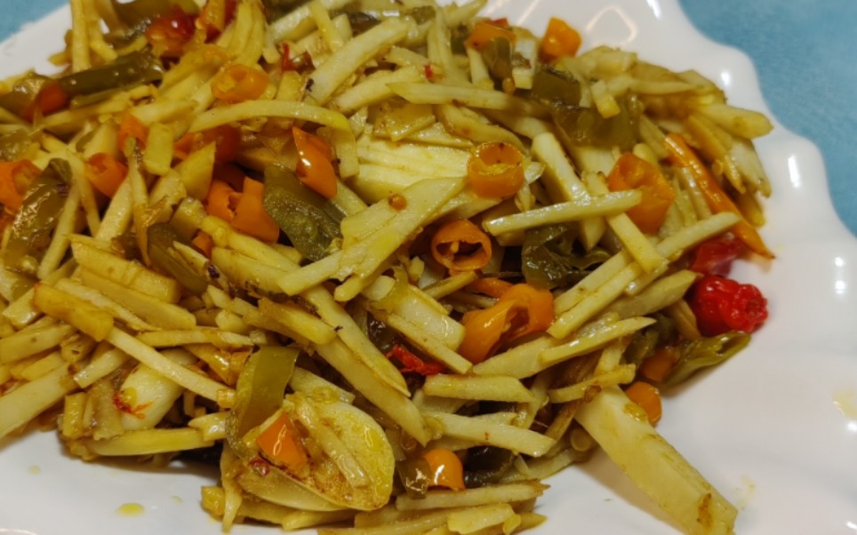 芋头在南雄农村都是宝,一道酸辣芋头丝,别提多开胃!