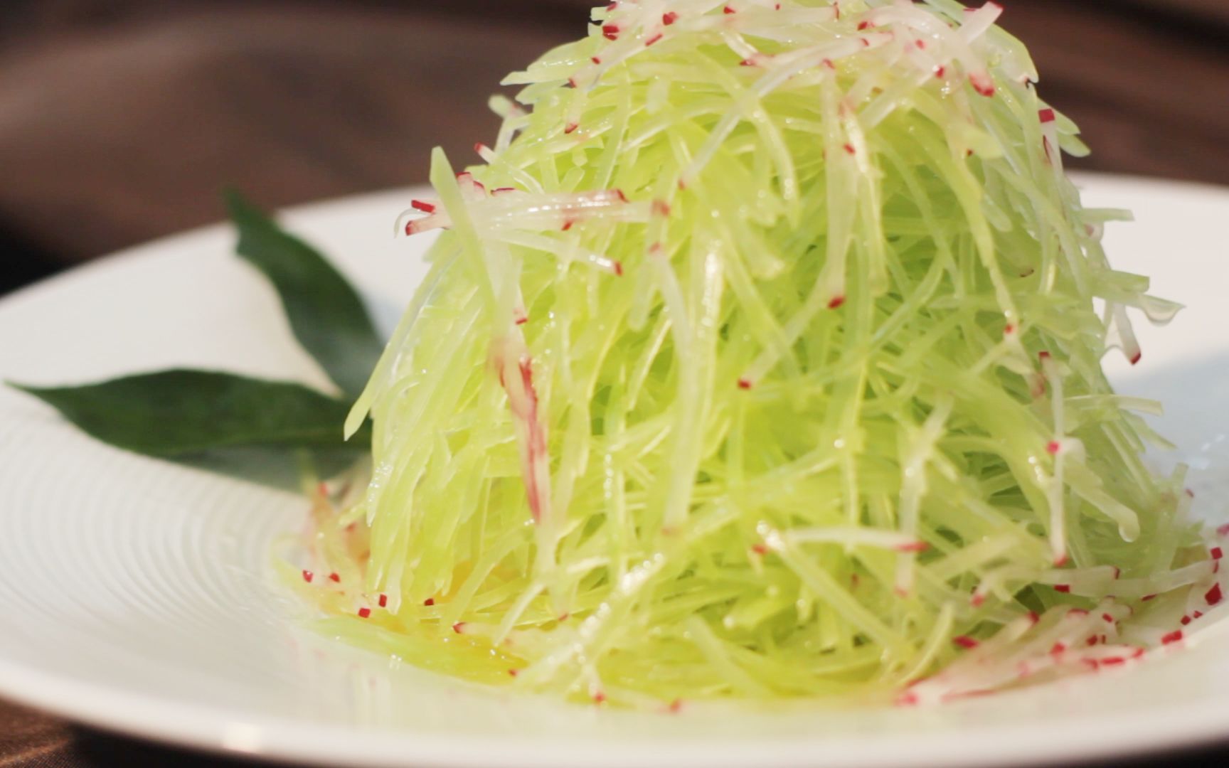 莴笋丝配水萝卜,学会这样做,一盘家常凉菜轻松搞定