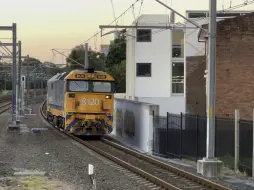 Download Video: 【澳大利亚铁路】Pacific National 81 Class内燃机车通过Concord West Station