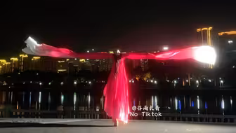 “你瞧，月亮注定是要西沉的”