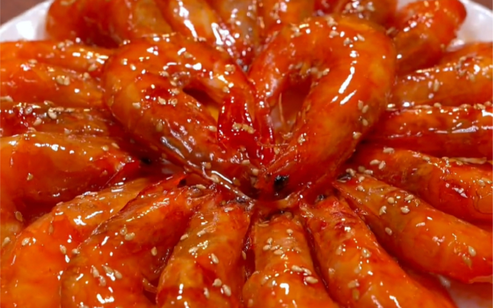 大虾买回来不要只会白灼了,跟着黄磊老师做糖醋大虾,酸甜可口,好吃到