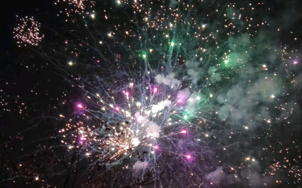 除夕夜,放烟花!满天星,这个烟花属于什么水平