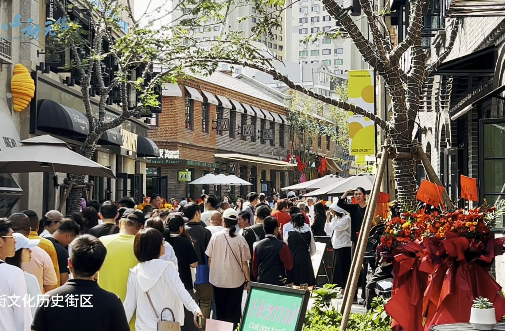 大连百年老街东关街今日绽放启幕,又可以在这里体验熙熙攘攘的感觉了!哔哩哔哩bilibili