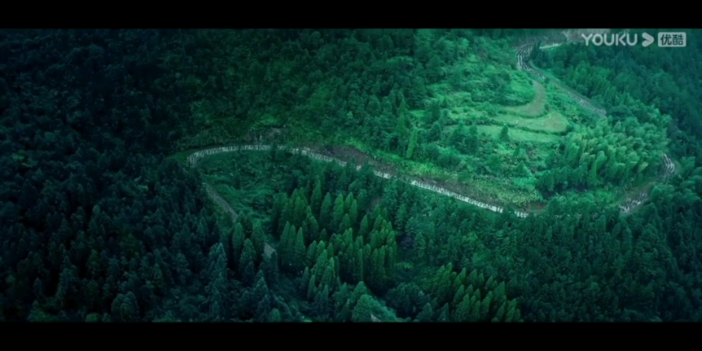 山下旌旗在望,山头鼓角相闻,敌军围困万千重,我自岿然不动.早已森严壁垒,更加众志成城.黄洋界上炮声隆,报道敌军宵遁哔哩哔哩bilibili