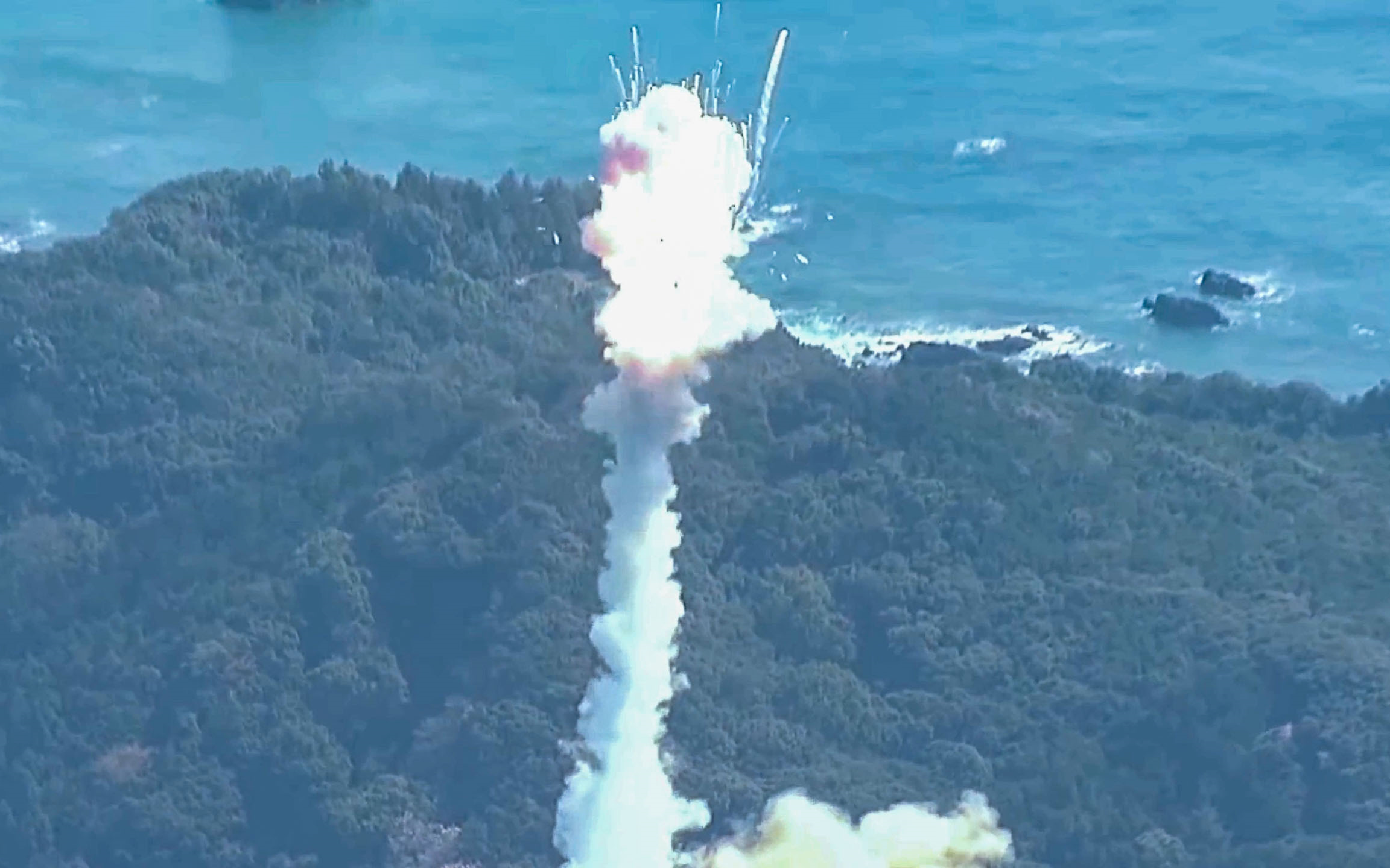 航拍日本space one的kairos火箭首飞爆炸