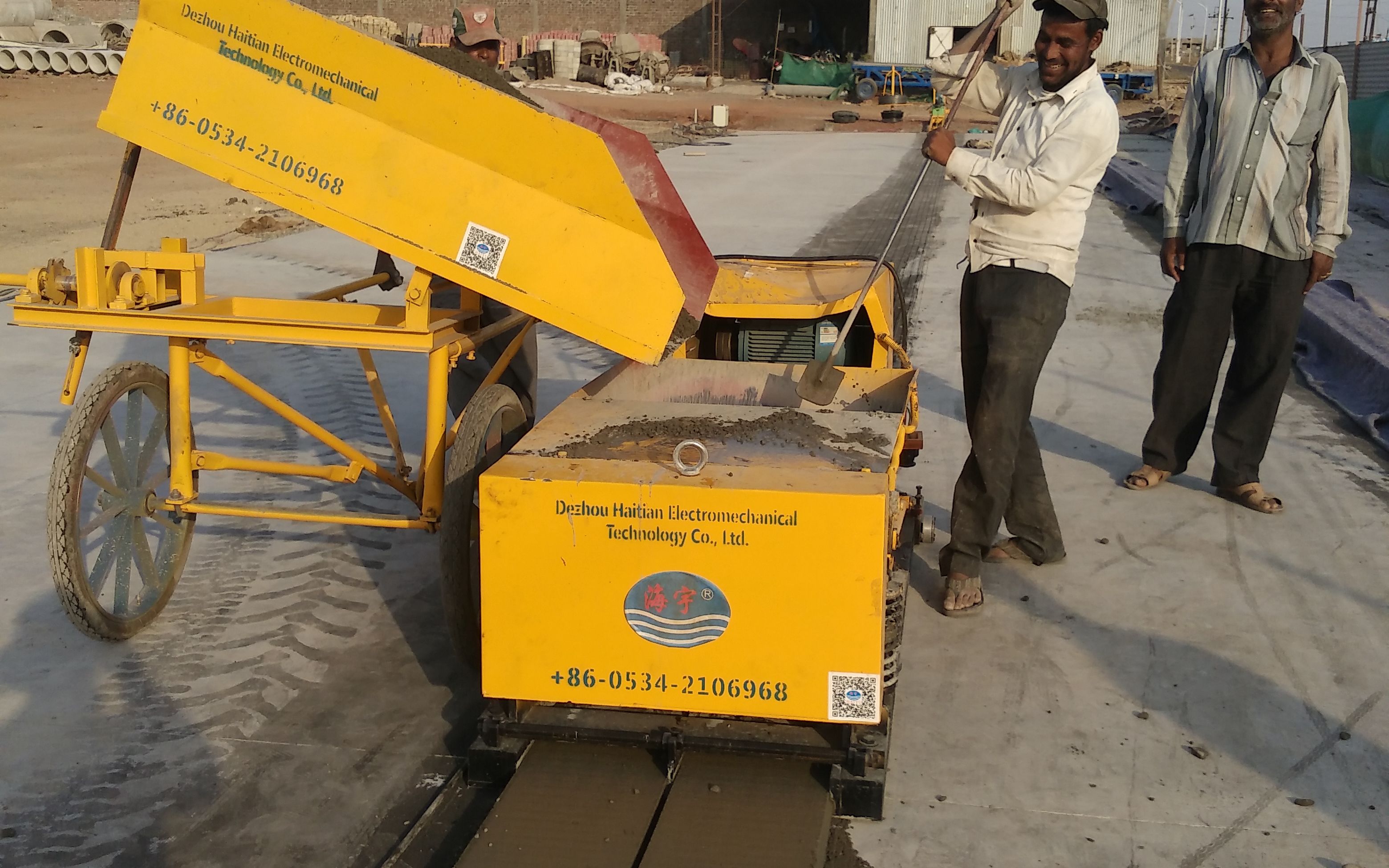 活动作品预制空心楼板机现场生产视频