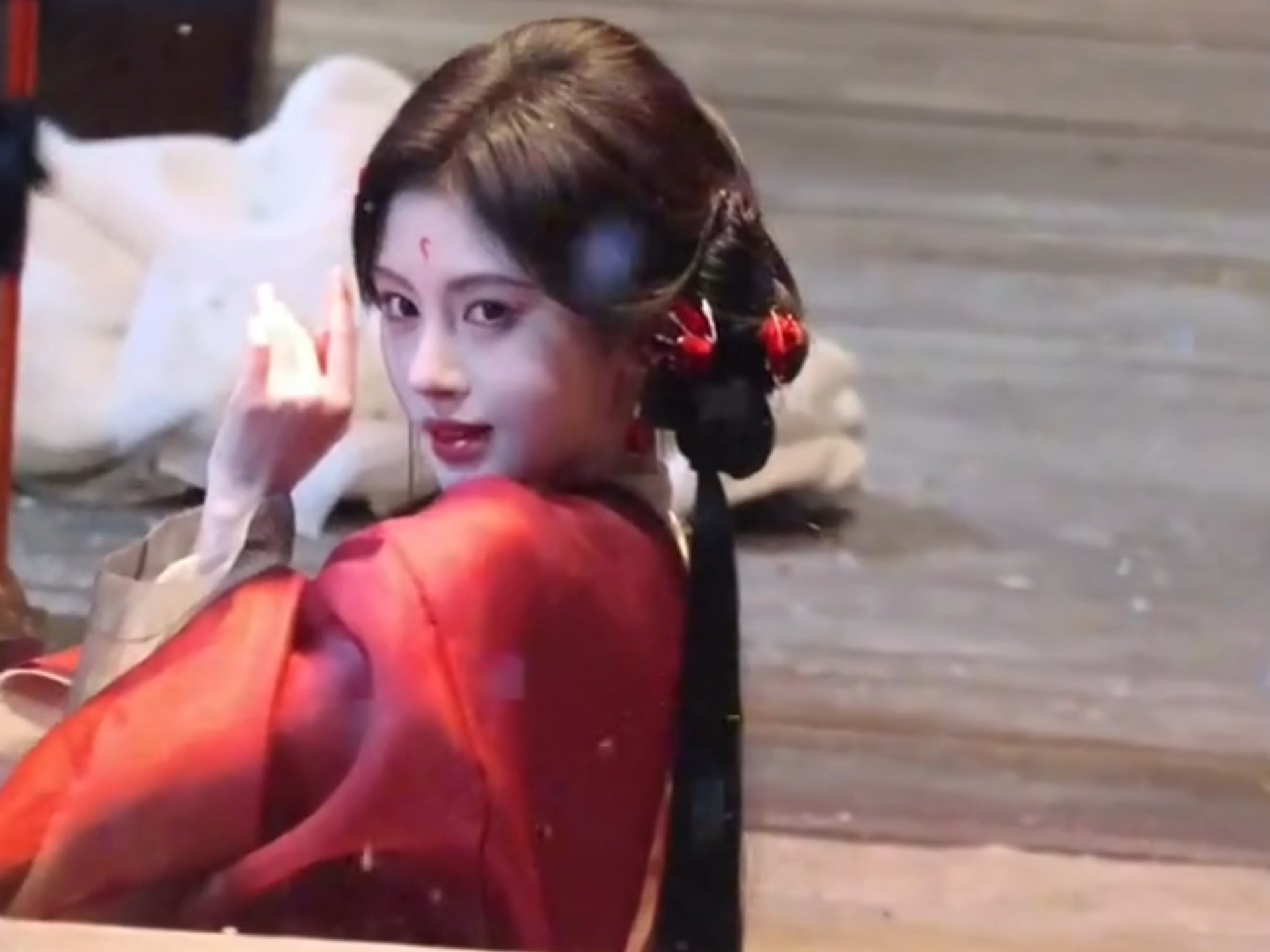 带感小狐妖   露芜衣跳舞完整版《鞠婧祎》