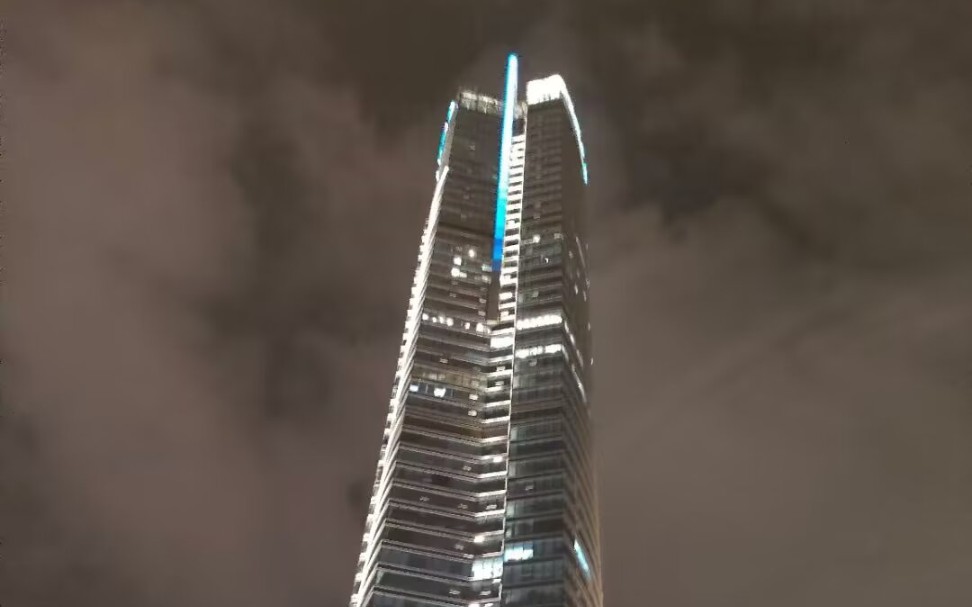 【沉浸式夜游】在50多层高的写字楼俯瞰夜景是什么感觉?