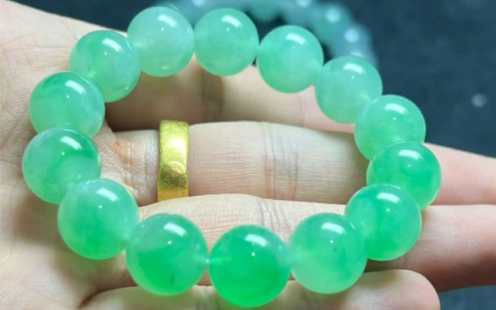冰果绿翡翠珠子加工起货过程,起货后翻种翻色了