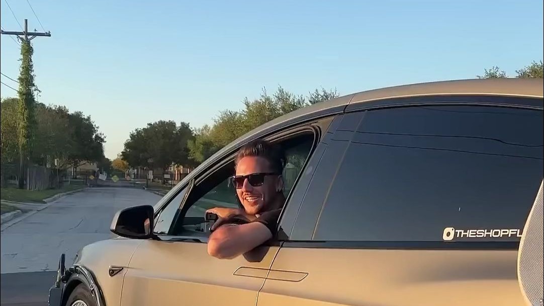 全球首辆“喷火”特斯拉！太有未来感了【超跑爱丽丝Super 】