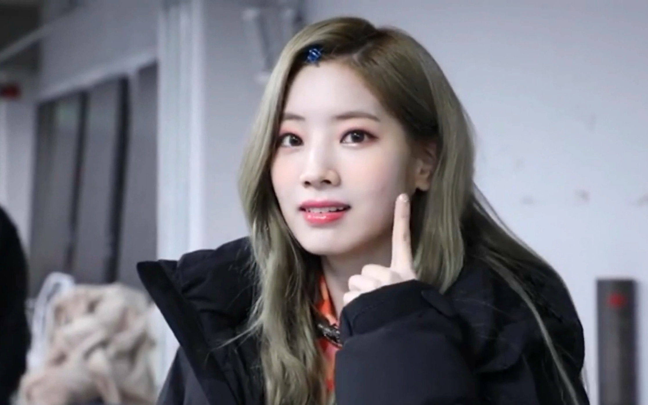 【twice tv/ sbs歌谣大战后台】_哔哩哔哩 (゜-゜)つロ 干杯~-bili