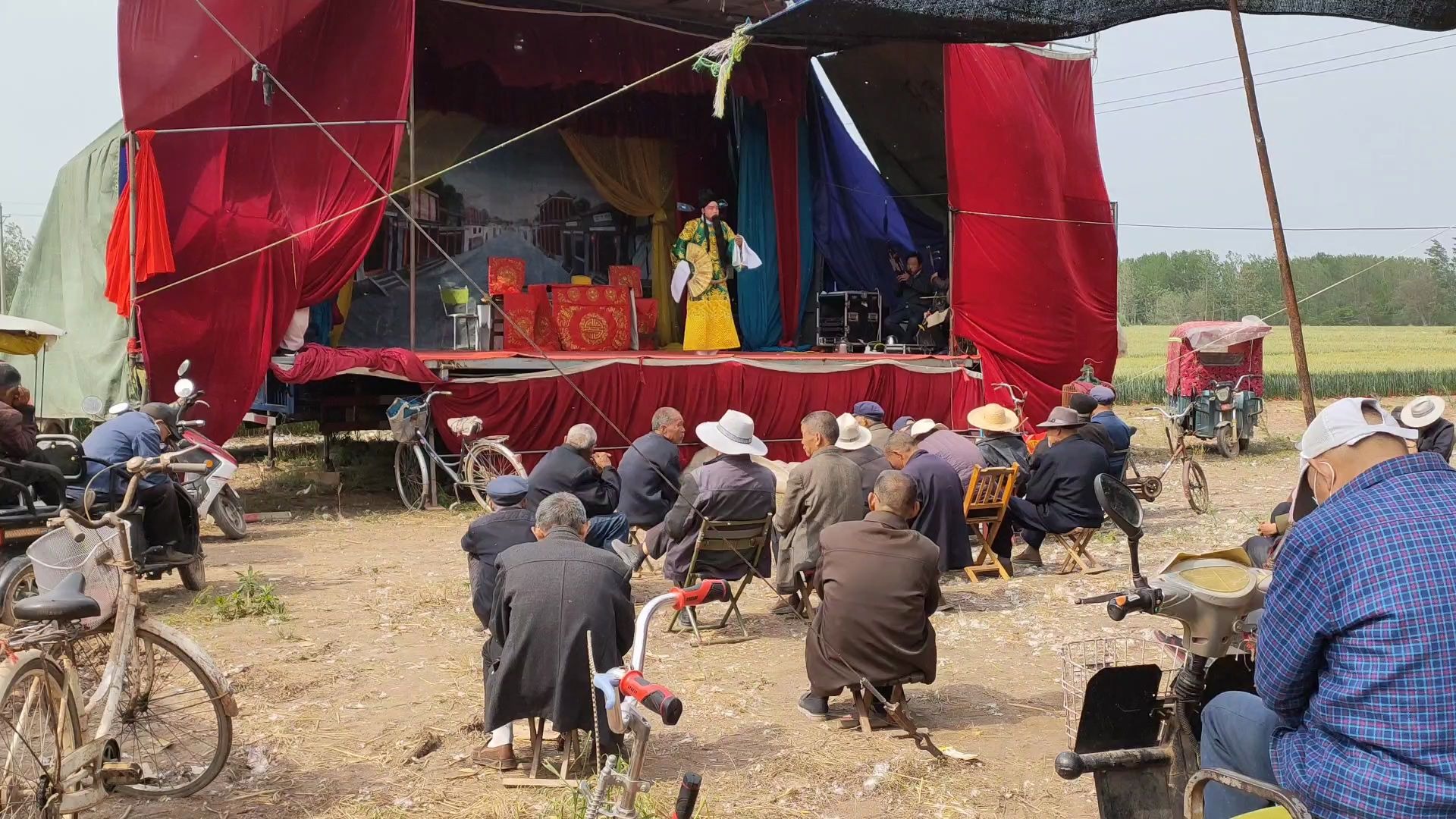 疫情过后河南农村庙会开始唱大戏了看戏人会多吗一起来看看