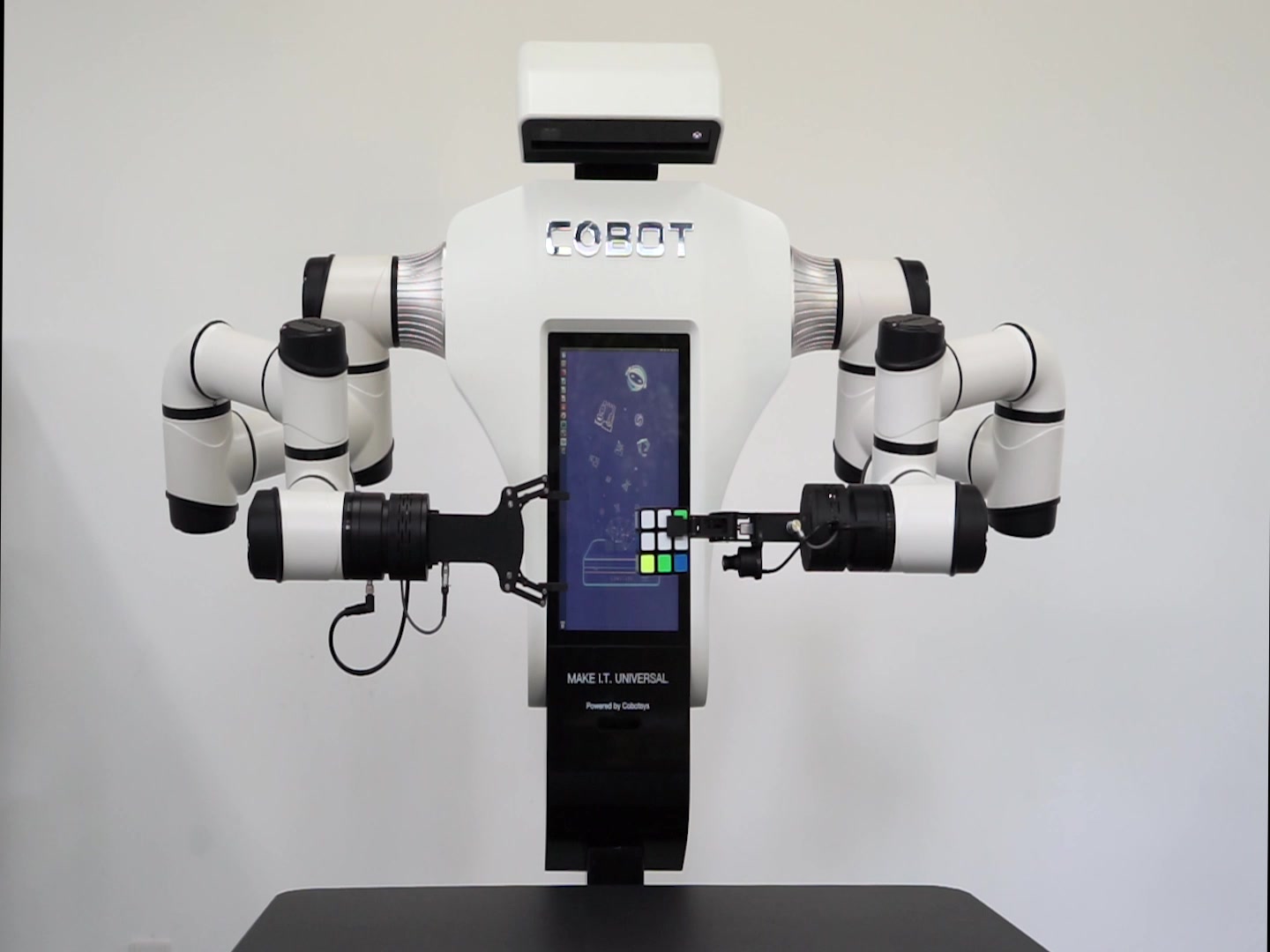 国产超智能双臂协作机器人cobotcassemblyc2现场操作魔方复原