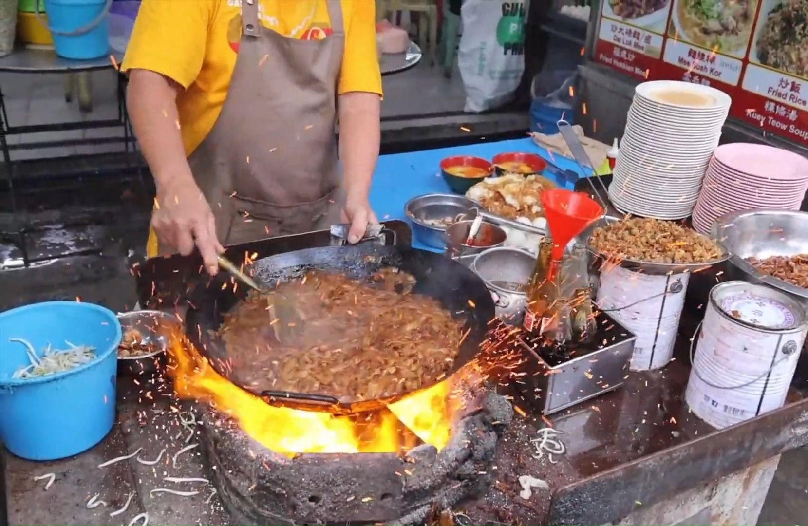 路边大排档 鸭蛋炒粿条 湿炒河粉