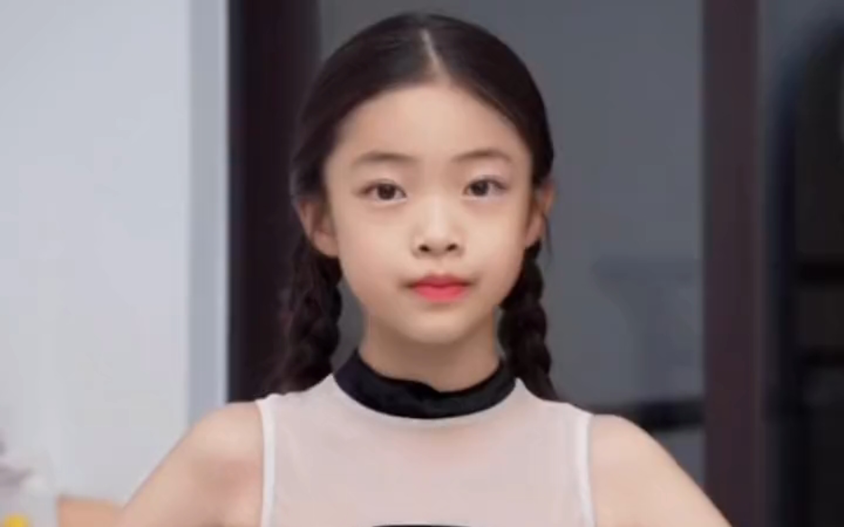 翰婕的小梨涡:学不会的手势舞98 跳中国舞那么灵动～怎么一跳手势舞