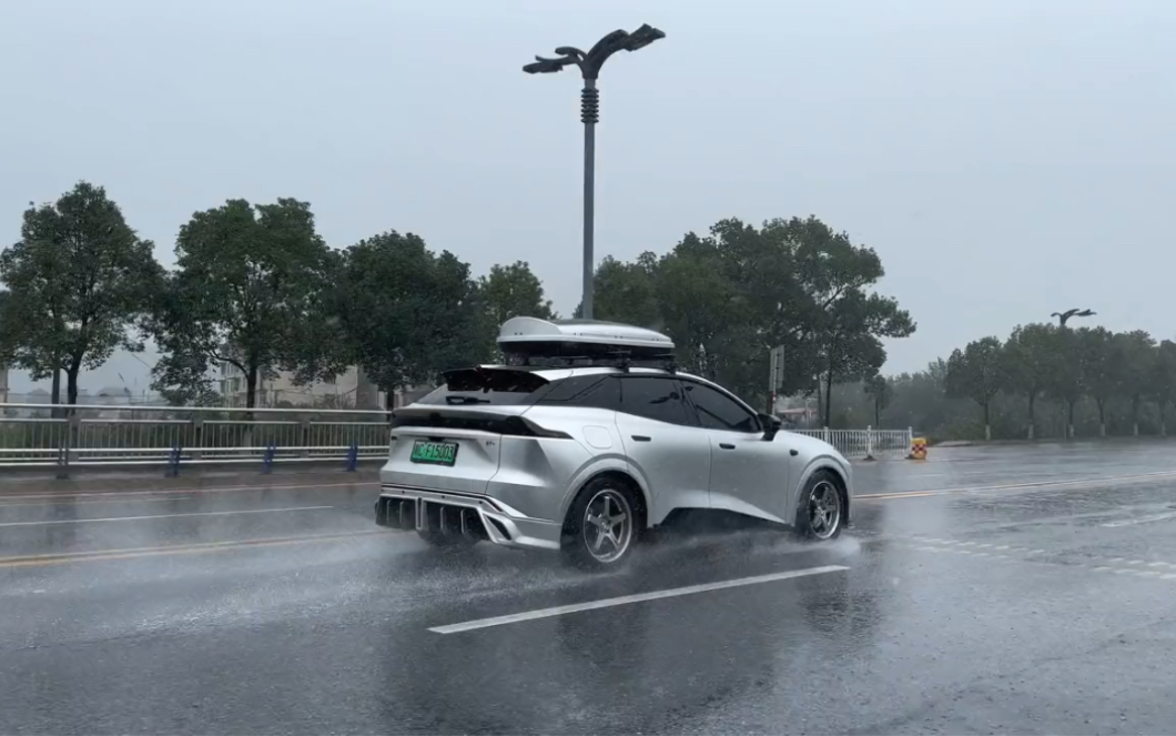 车顶行李箱-汽车车顶行李箱-汽车车顶行李箱-哔哩哔哩视频