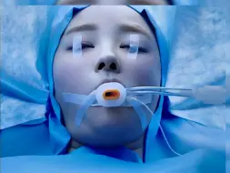 韩国少女脑出血进行开颅手术，双目紧闭，口腔插管，仍然面色红润 美丽动人