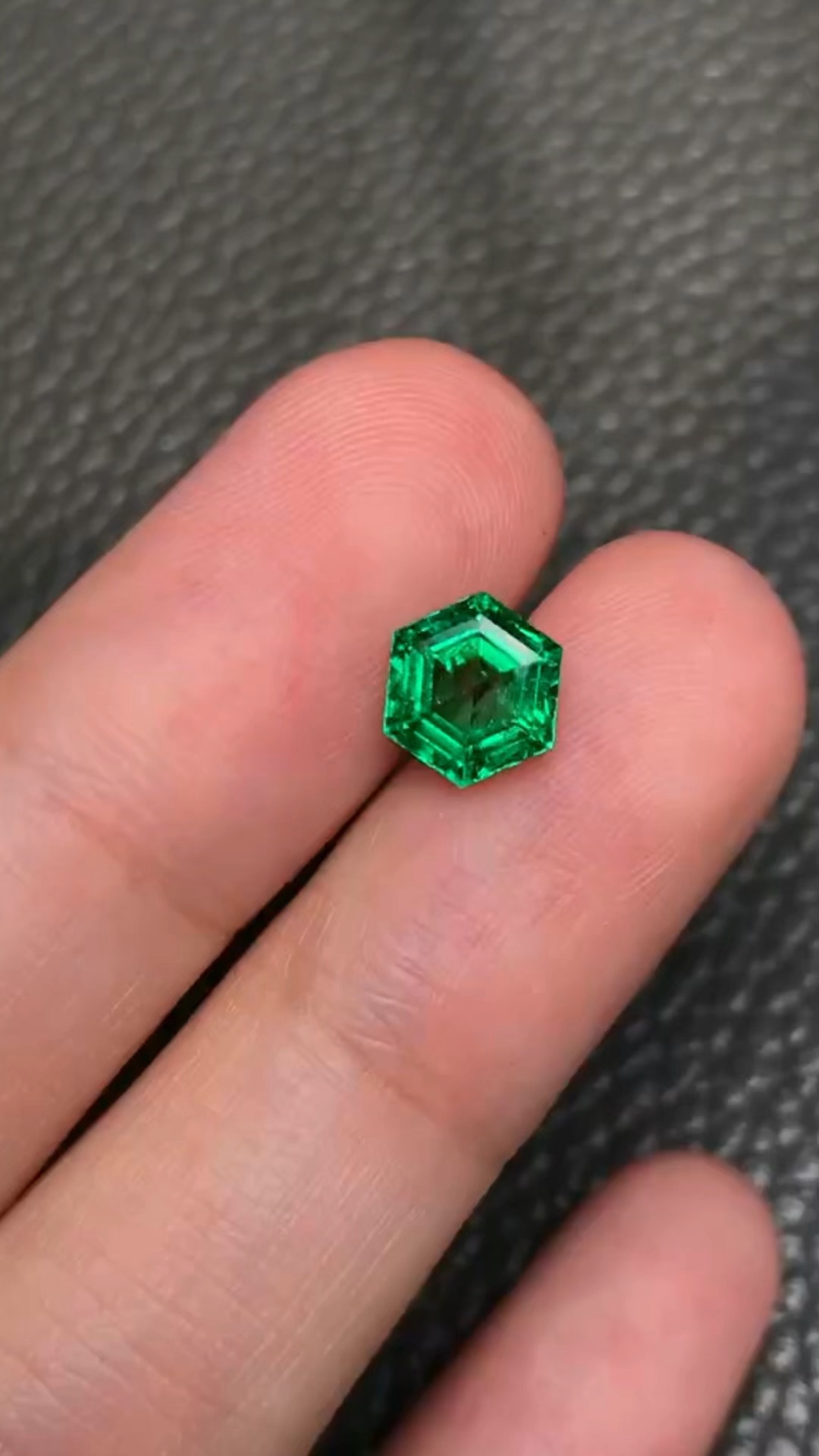 赞比亚祖母绿,1.