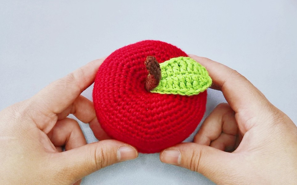 钩针编织:1款立体红苹果 全短针钩织 简单可爱