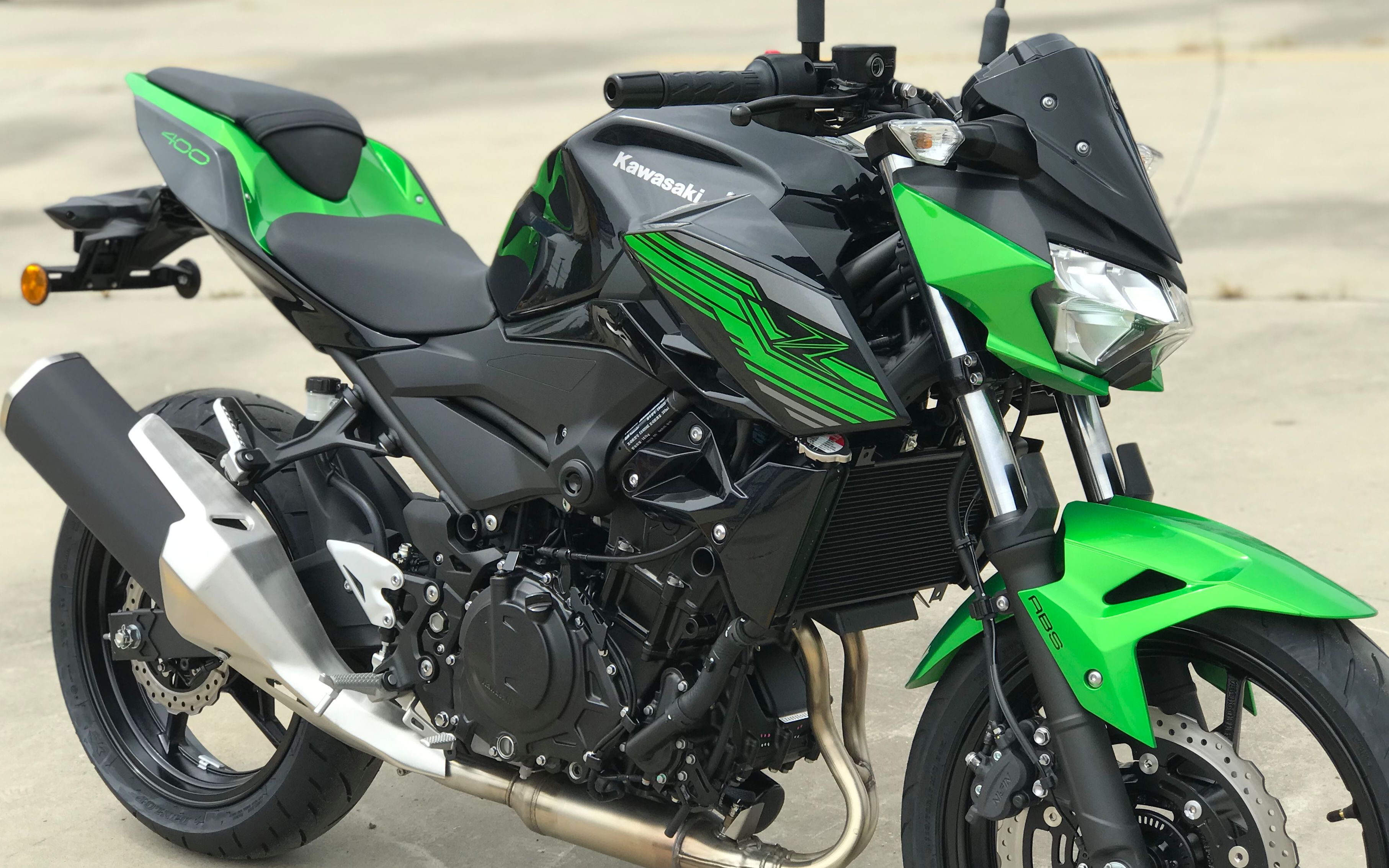 【老徐爱摩托】川崎 kawasaki z400 入门级街车妹子与机车 kawasaki