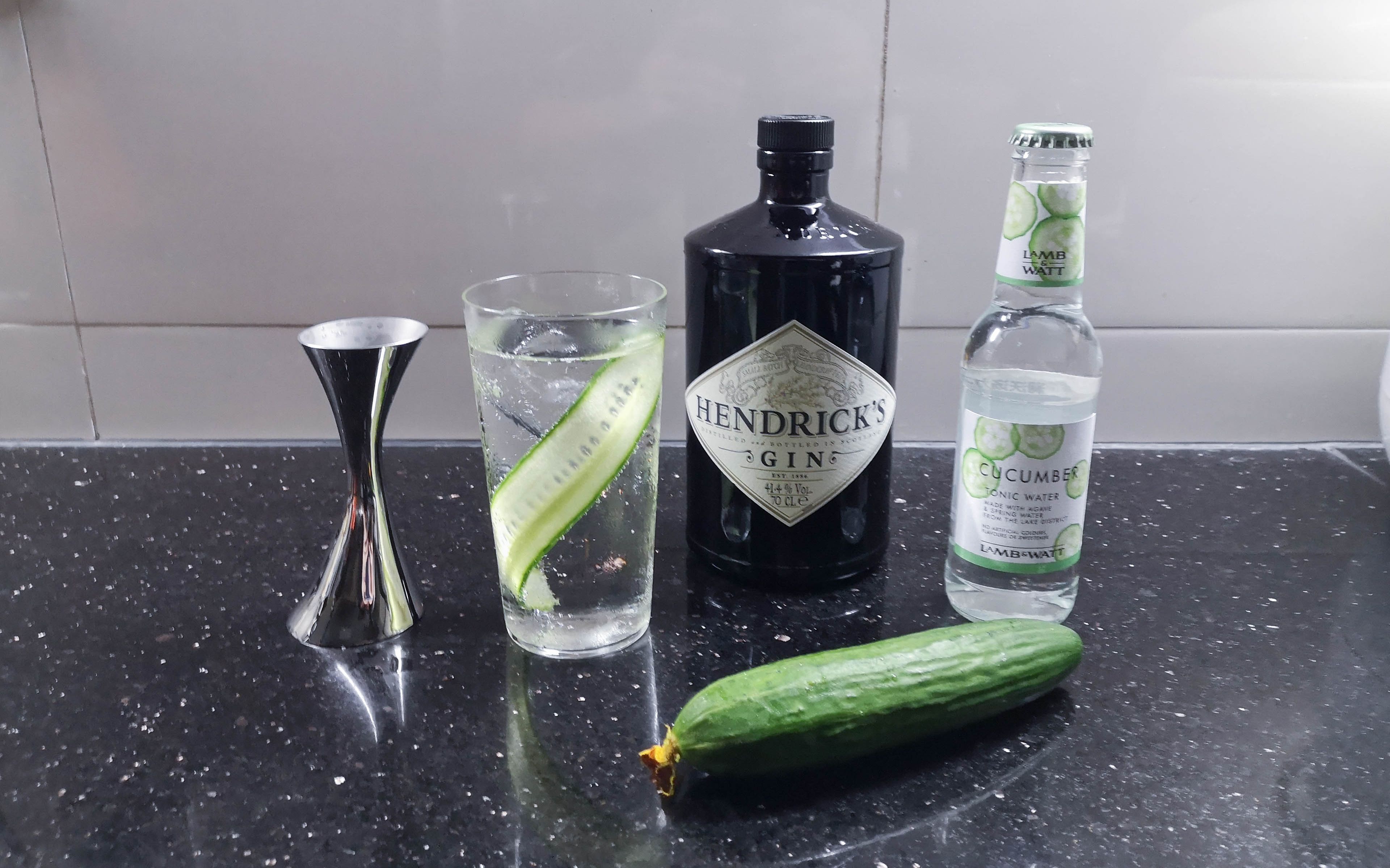 【Kumasan在家调酒】如何在家调一杯专业级别的Hendricks's Gin & Tonic(亨利爵士金汤力)哔哩哔哩bilibili