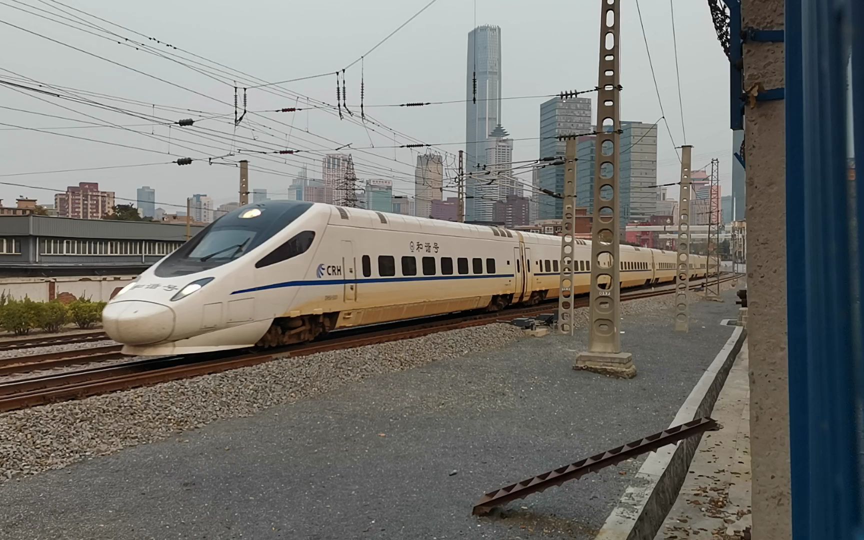 d7715次大连站出站,crh5a-5001担当,即将被cr200j取代