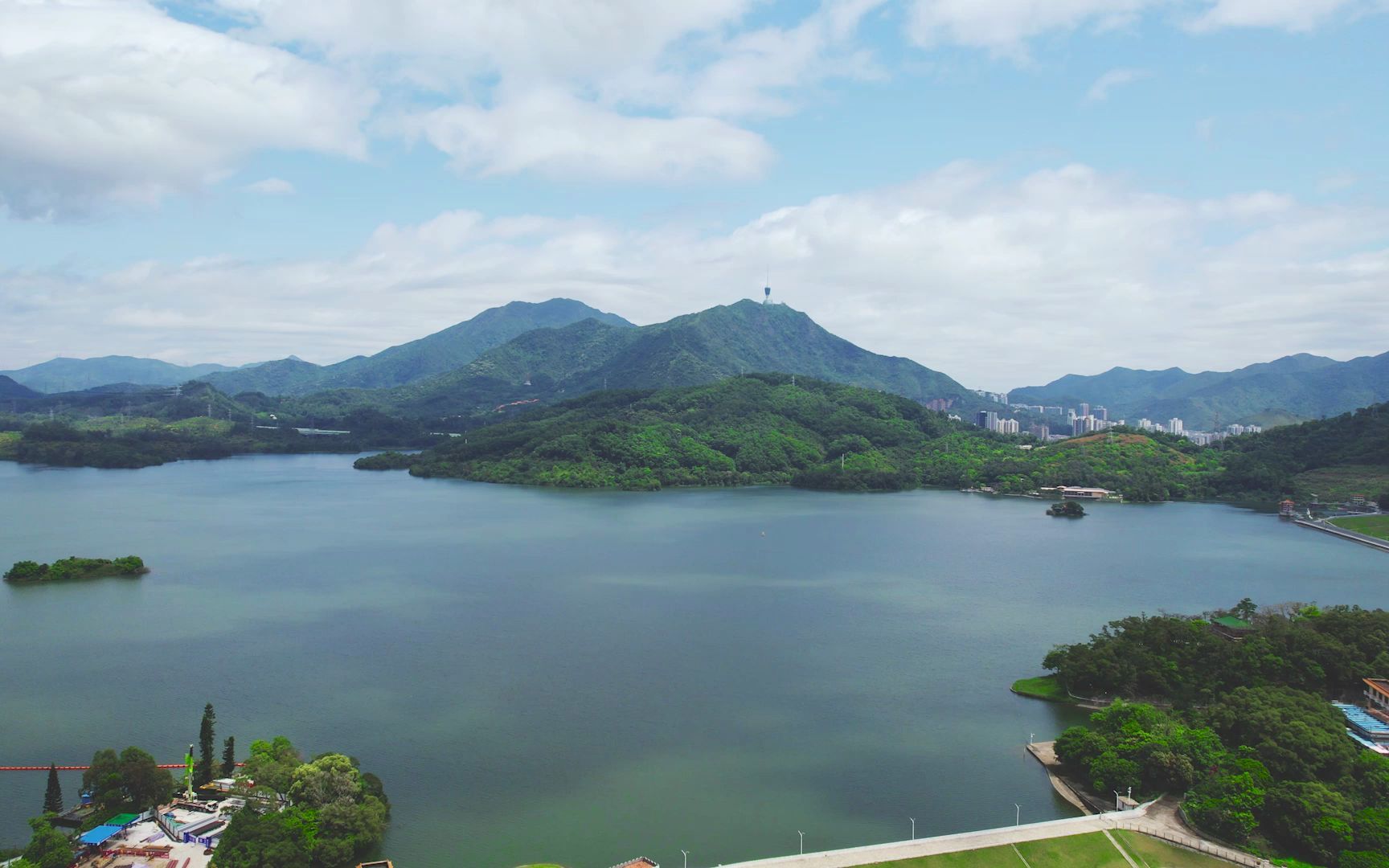 深圳最大的公园,东湖公园,远望梧桐山