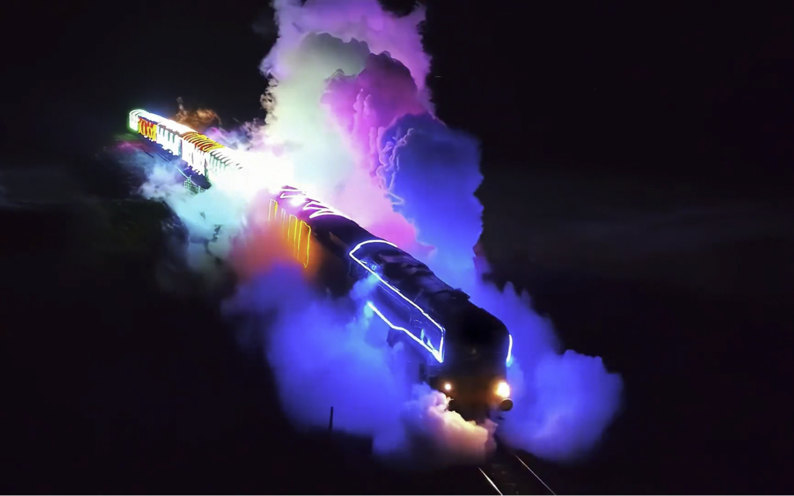 这么美的彩虹小火车,当然要分享给嘎嘎可爱的女孩子来看啦!