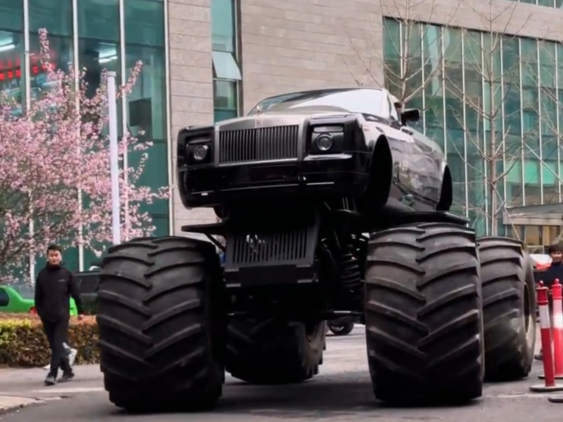 劳斯莱斯大脚车!