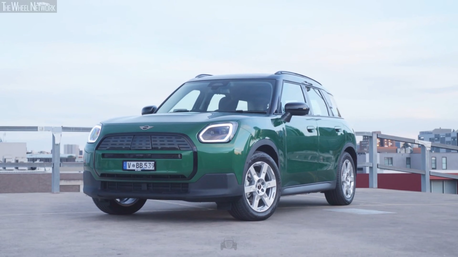 【4k】2024款 mini countryman e classic | 英国赛车绿 iv | 驾驶