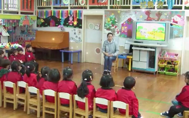 [图]幼儿园公开课小班音乐《开小火车》🍃🍃幼儿园小班音乐公开课，温柔的老师给孩子们上了一节有趣的公开课，气氛很好，小朋友都比较感兴趣，大家一起游戏唱歌很棒👋🍀