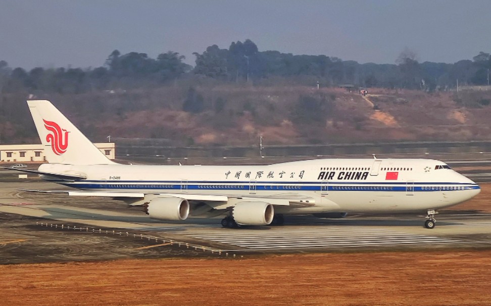 国航747-8 b-2486成都双流机场二跑道起飞