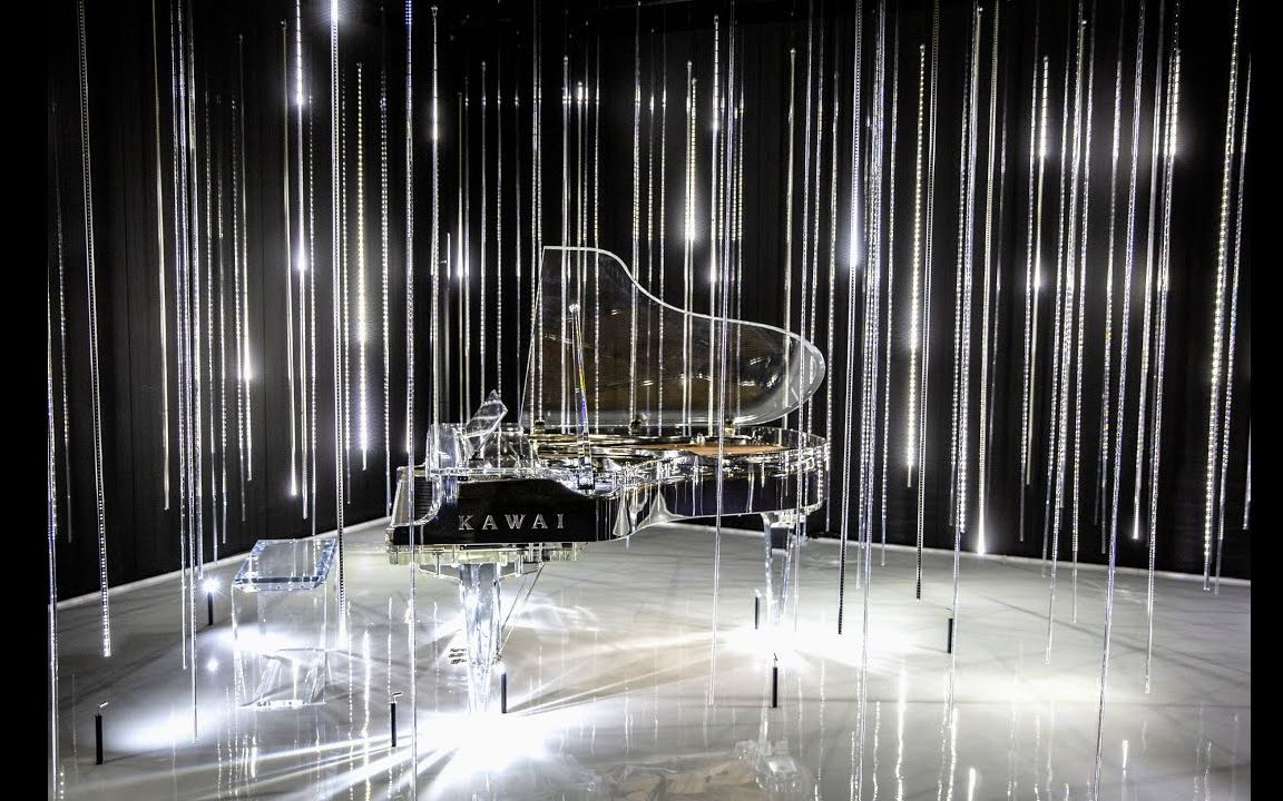 大型水晶钢琴图片