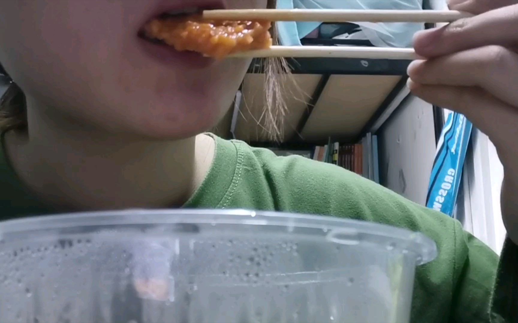 如果不开心就吃点东西吧