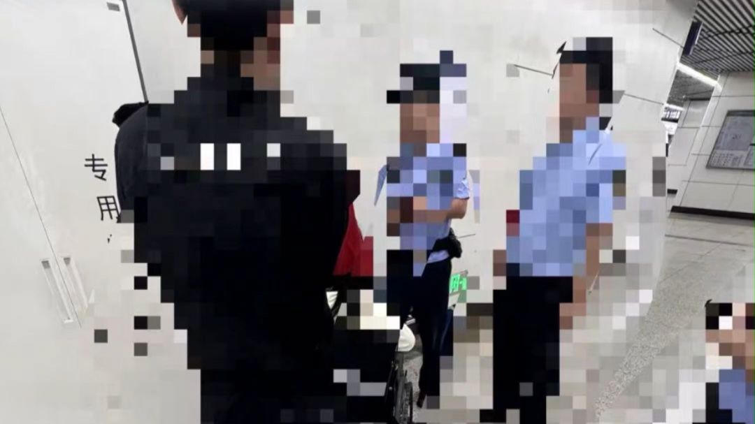 北京一大学生坐地铁时摔倒碰到女子腿部，将其送医检查未见异常，仍被索赔误工费三千元。律师：“自己感觉”不能作为误工依据