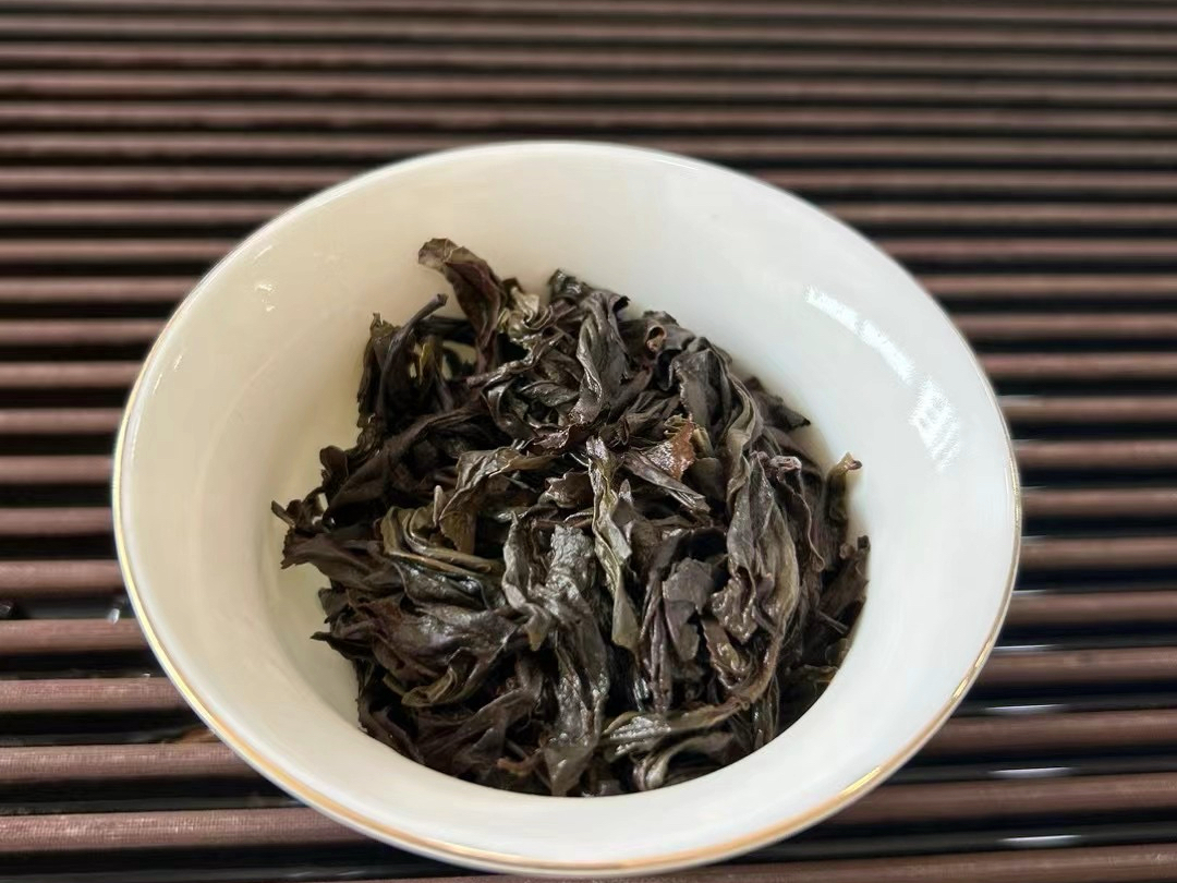 大红袍金牡丹金牡丹条索紧实,分明,香气层次感丰富,香气不仅持久还很