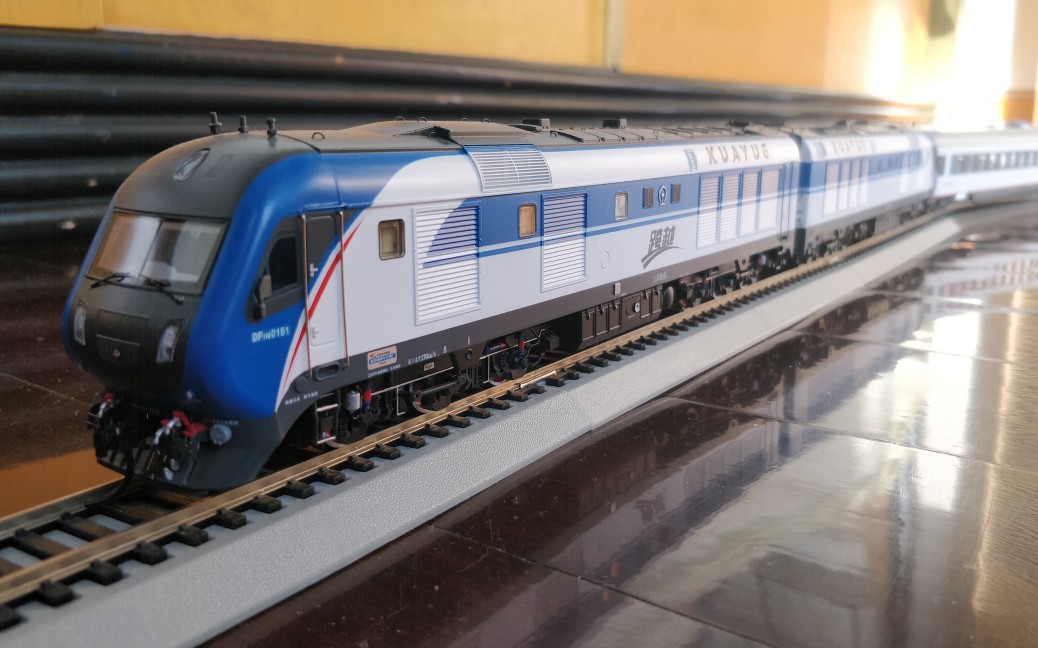 【铁路模型】全列白色&直特参上 上局徐段df11g-0151/2牵引广铁25t