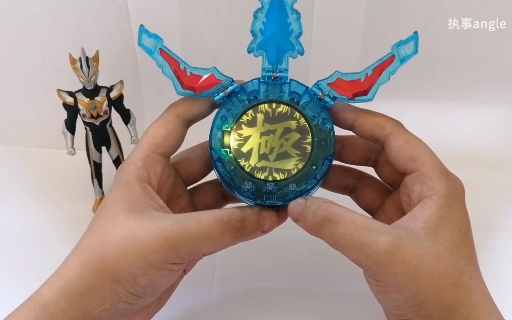 罗布奥特曼dx极限水晶