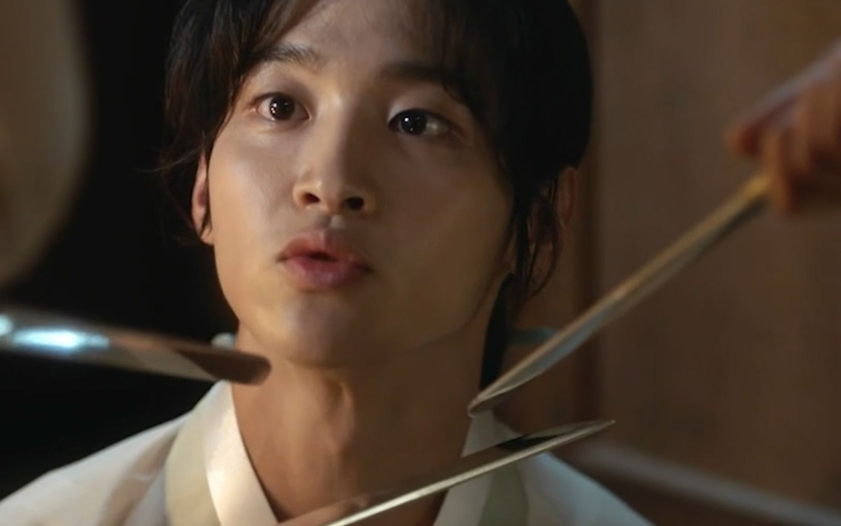 【轻歌影话】绿豆传2:男主偷听被发现,打不过就加入,太机智_哔哩哔哩