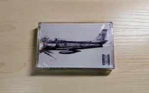 Download Video: 【磁带开箱】Kamikaze - Eminem 美版 透明红卡