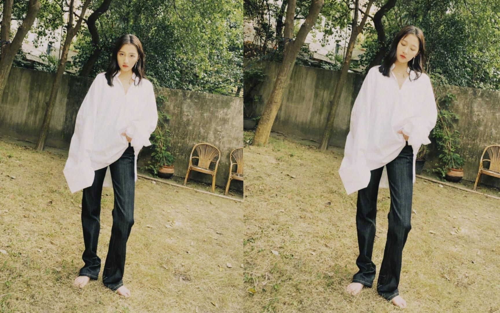 又穿鹿晗衣服?关晓彤穿超大白衬衫自称少年,赤脚站草地长腿抢镜