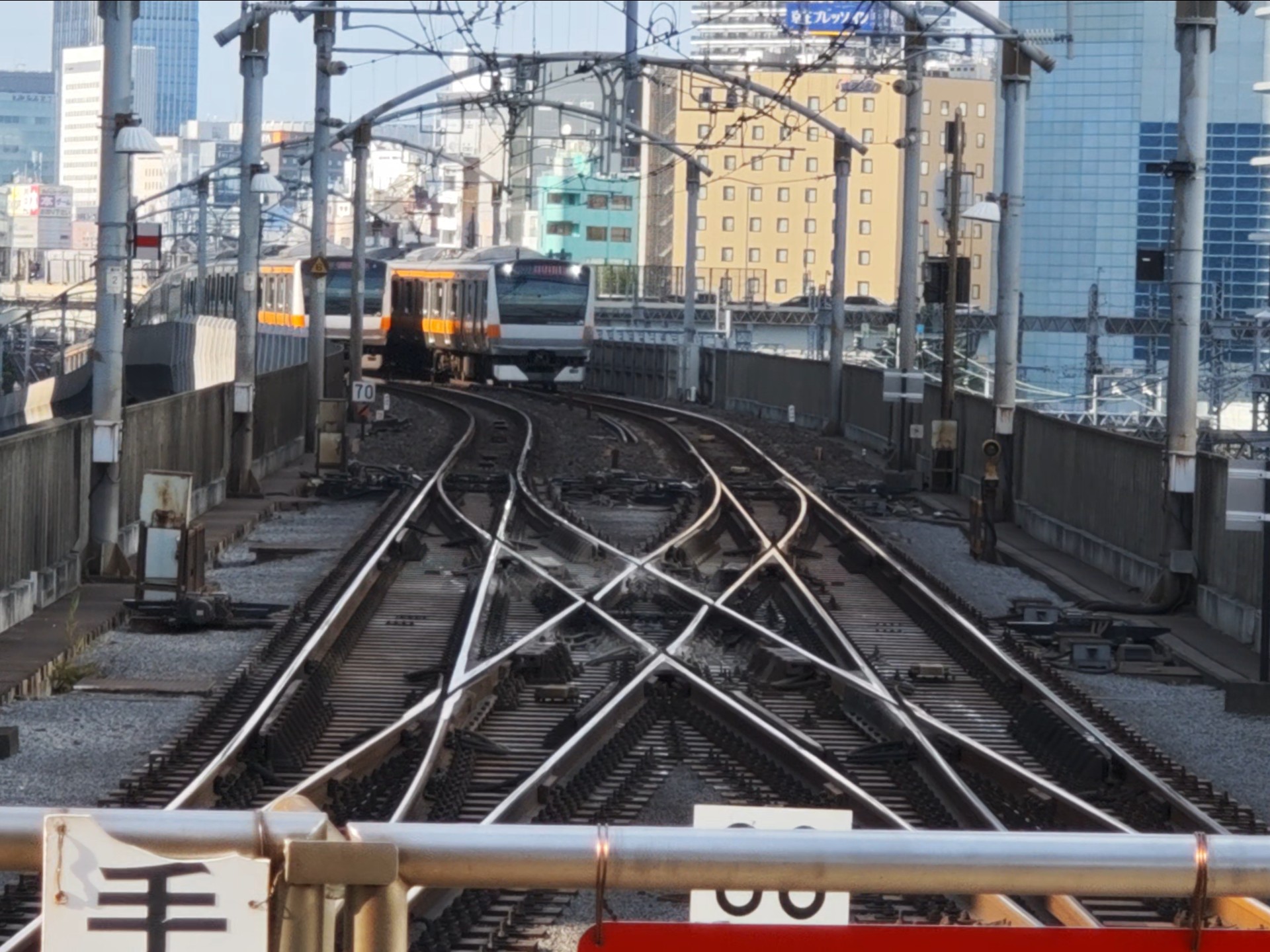 东京站中央线休息日恐怖的接发车能力