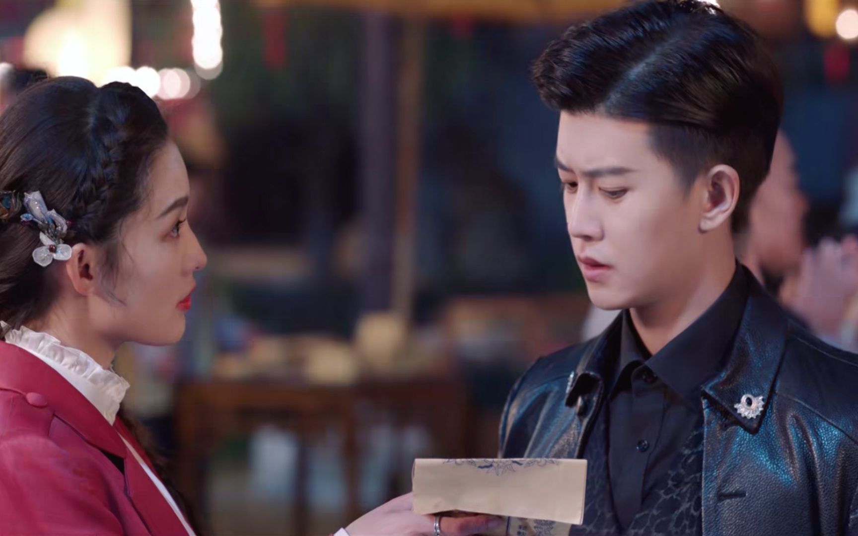 神仙落泪!你可以永远相信任嘉伦李沁的哭戏!